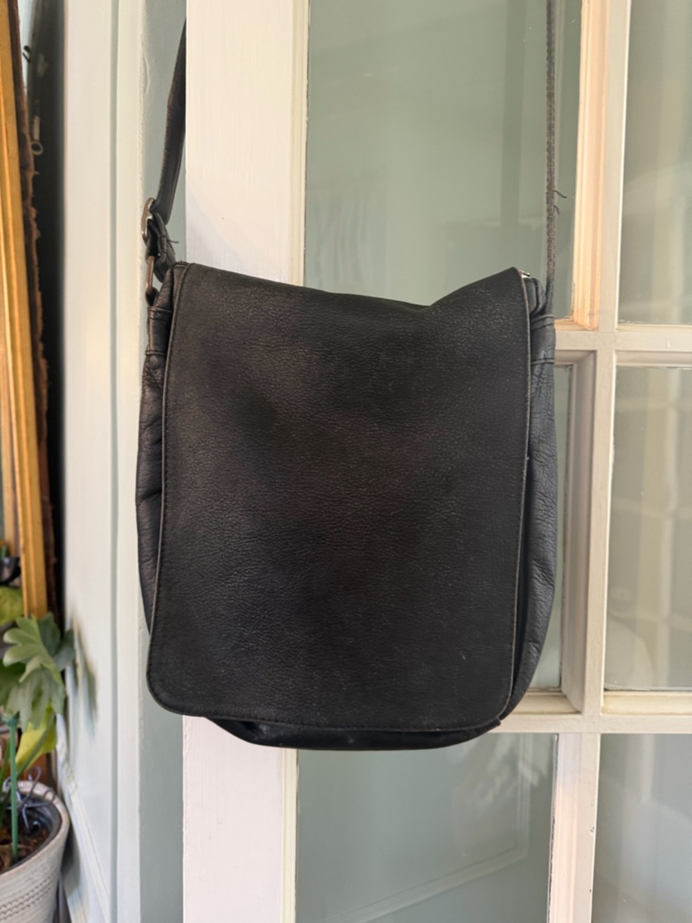 Classic Black Leather Crossbody Bag - Timeless Everyday Carry